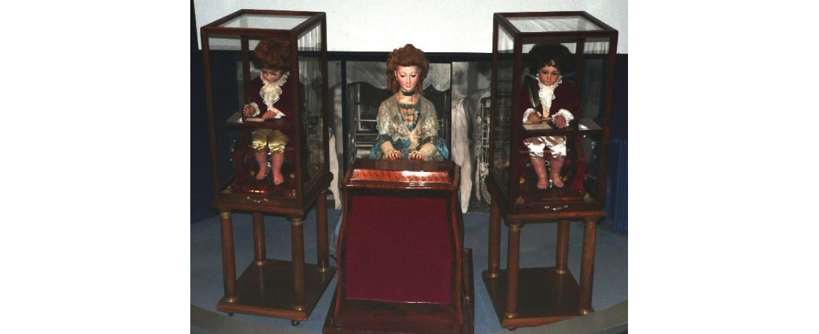 Figure 1.1: The Jaquet-Droz automata (photograph by Rama, Wikimedia Commons; Cc-by-sa-2.0-fr)